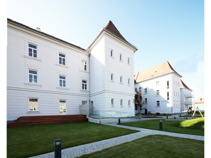 Sanierung Ehemalige Kaserne Stockerau – Seitenansicht der Front