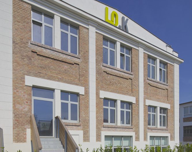 Umbau Ehemalige Modellbahnfabrik – Sanierte Backsteinfassade