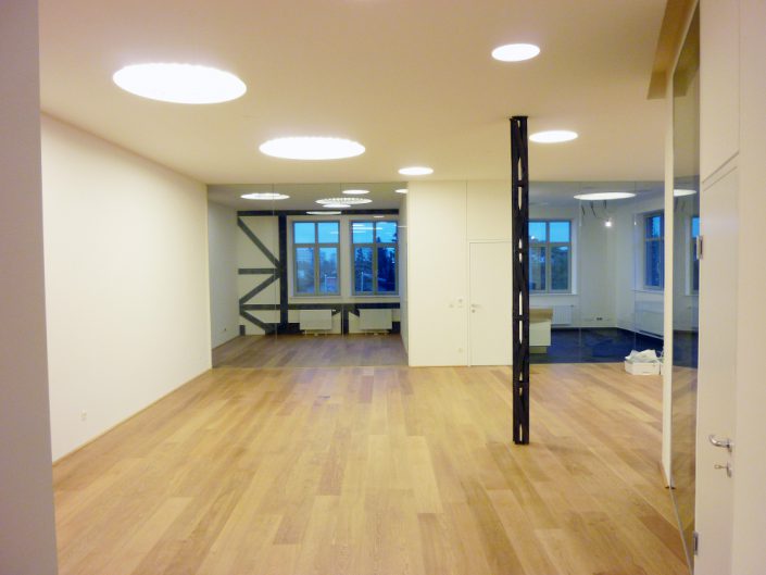 Umbau Ehemalige Modellbahnfabrik – Sanierte Loft-Wohnung