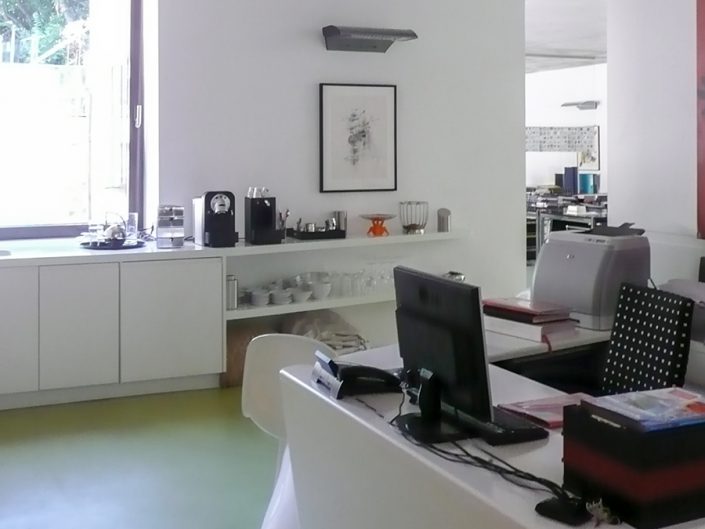 Loftbüro Dornbach – Sekretariat mit Küchenzeile