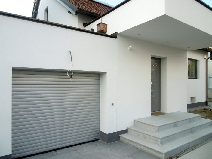 Umbau Einfamilienhaus Biedermannsdorf – Eingangsbereich und Garage