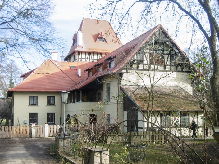 Umbau Waldorfschule Schönau – Gesamtansicht mit fertigem Dach