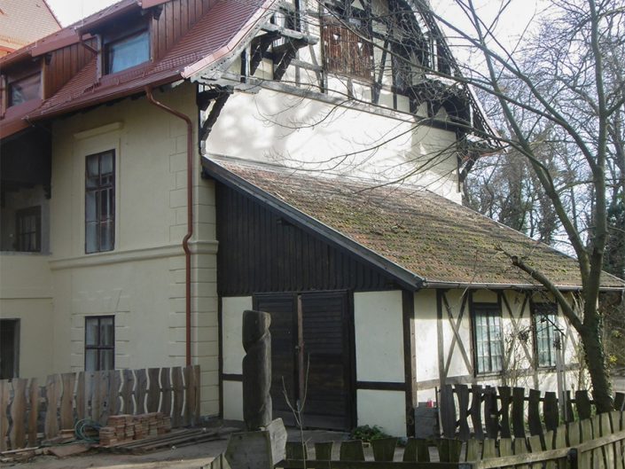 Umbau Waldorfschule Schönau – Seitenansicht mit fertigem Dach
