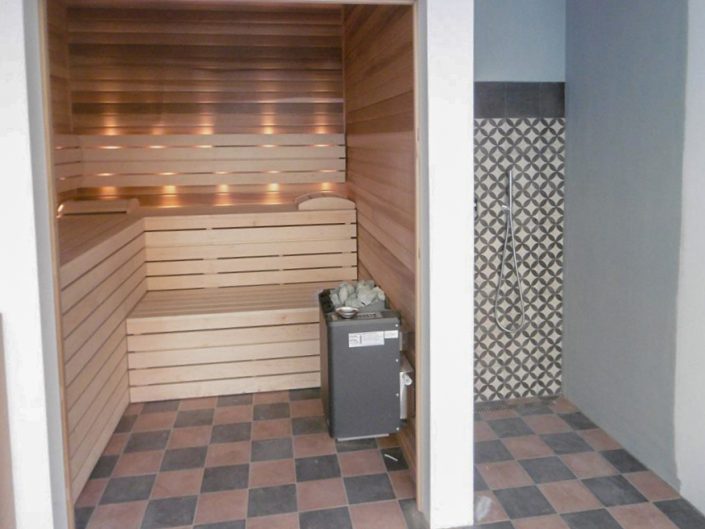 Altbauwohnung in Hernals – Innenbereich der Sauna